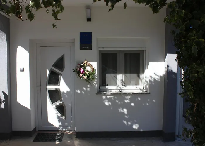 Studio Apartman Tristan